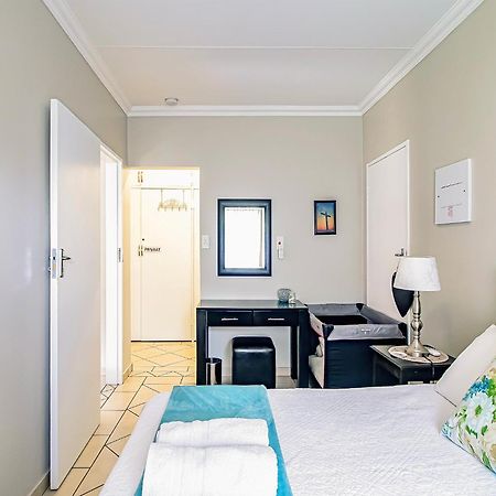 Leozet Self Catering Apartment Pretoria Exterior photo