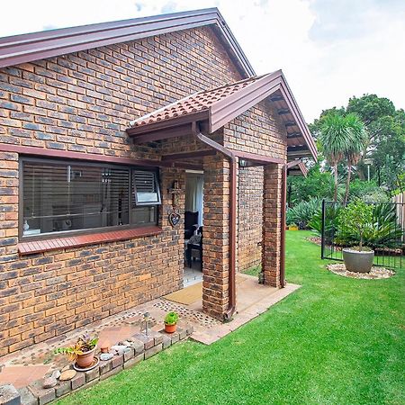 Leozet Self Catering Apartment Pretoria Exterior photo