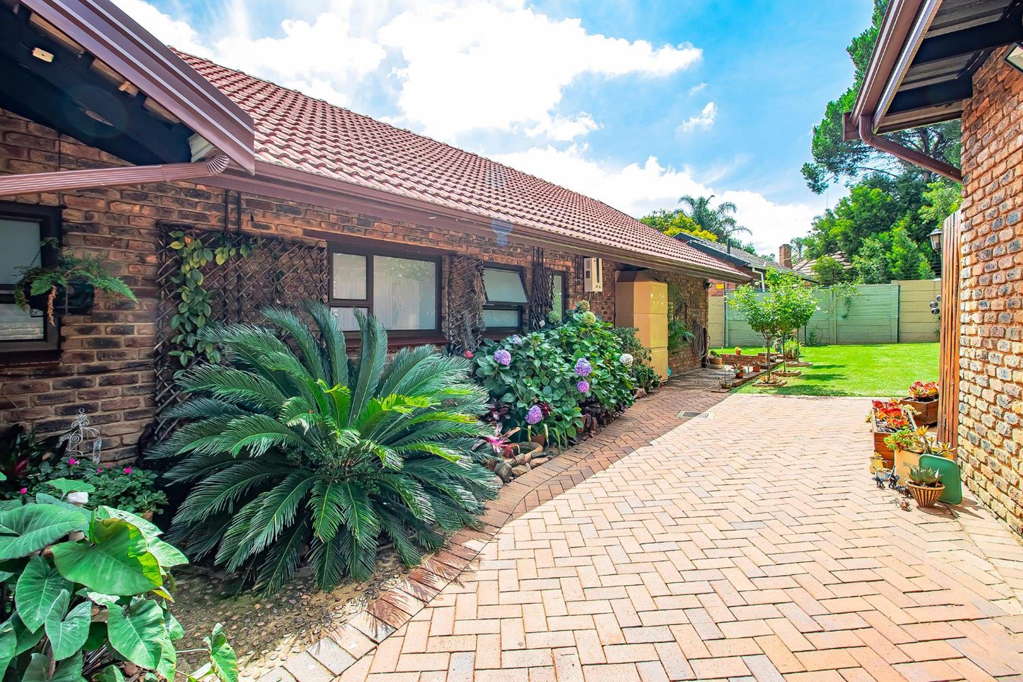 Leozet Self Catering Apartment Pretoria Exterior photo